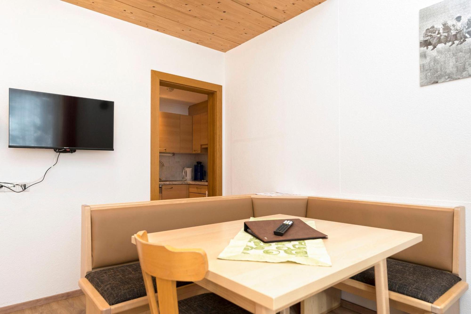 Hotel Garni Siegele - Inklusive Silvretta-Card Premium Ischgl Bagian luar foto