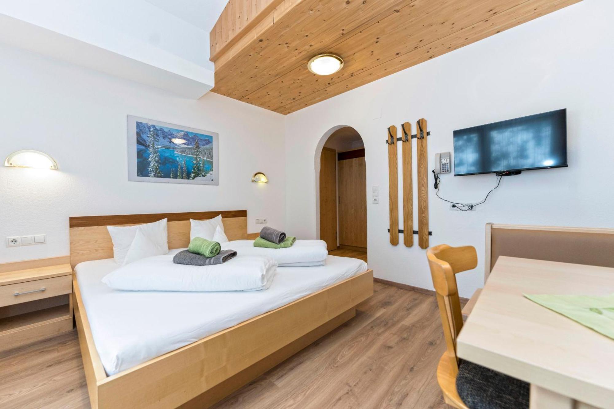 Hotel Garni Siegele - Inklusive Silvretta-Card Premium Ischgl Bagian luar foto