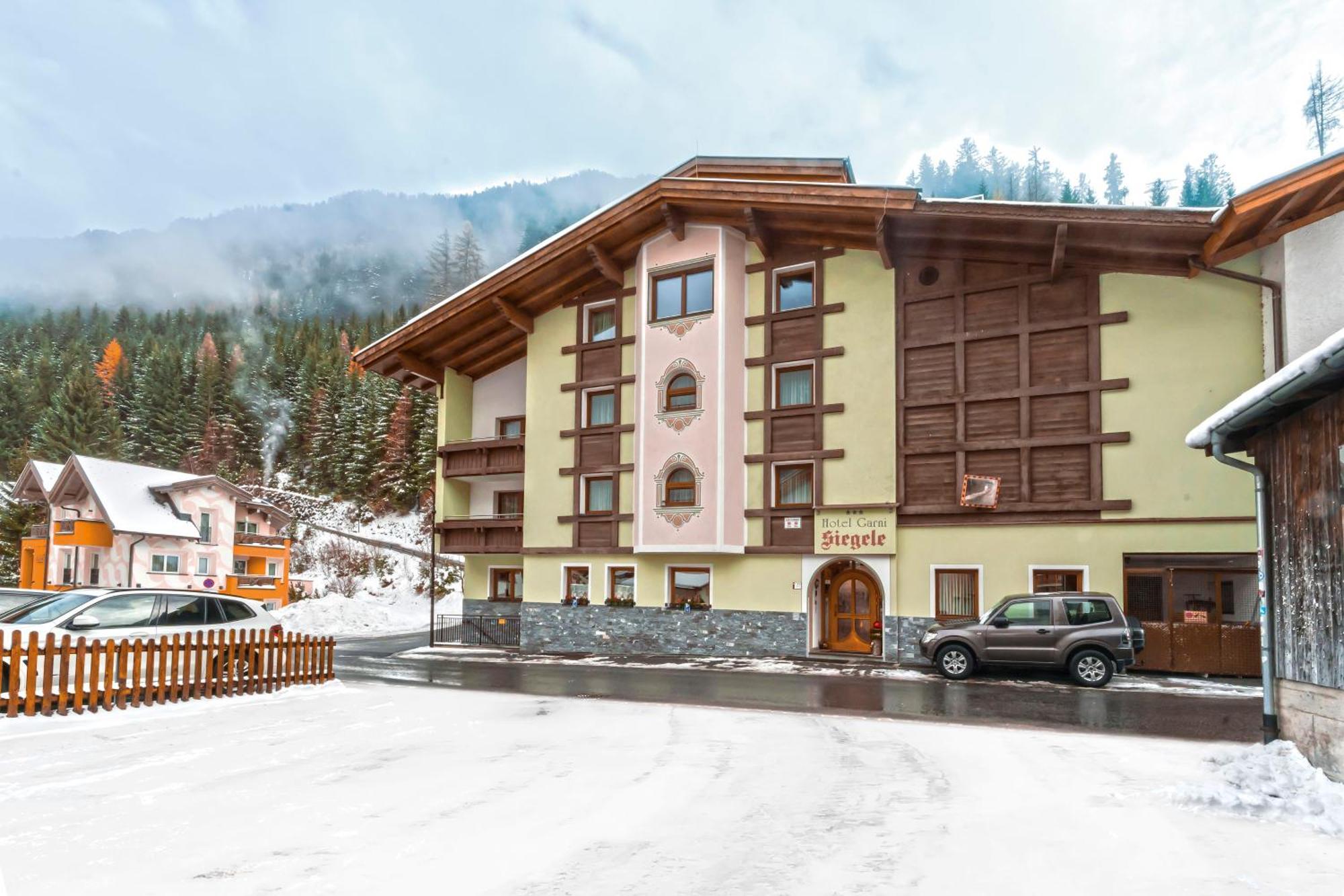 Hotel Garni Siegele - Inklusive Silvretta-Card Premium Ischgl Bagian luar foto