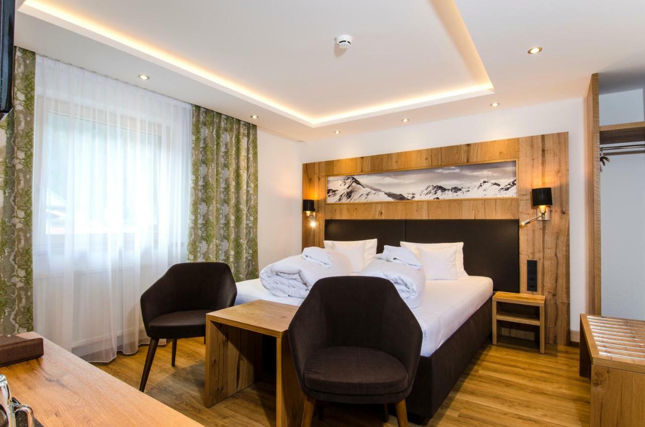Hotel Garni Siegele - Inklusive Silvretta-Card Premium Ischgl Bagian luar foto