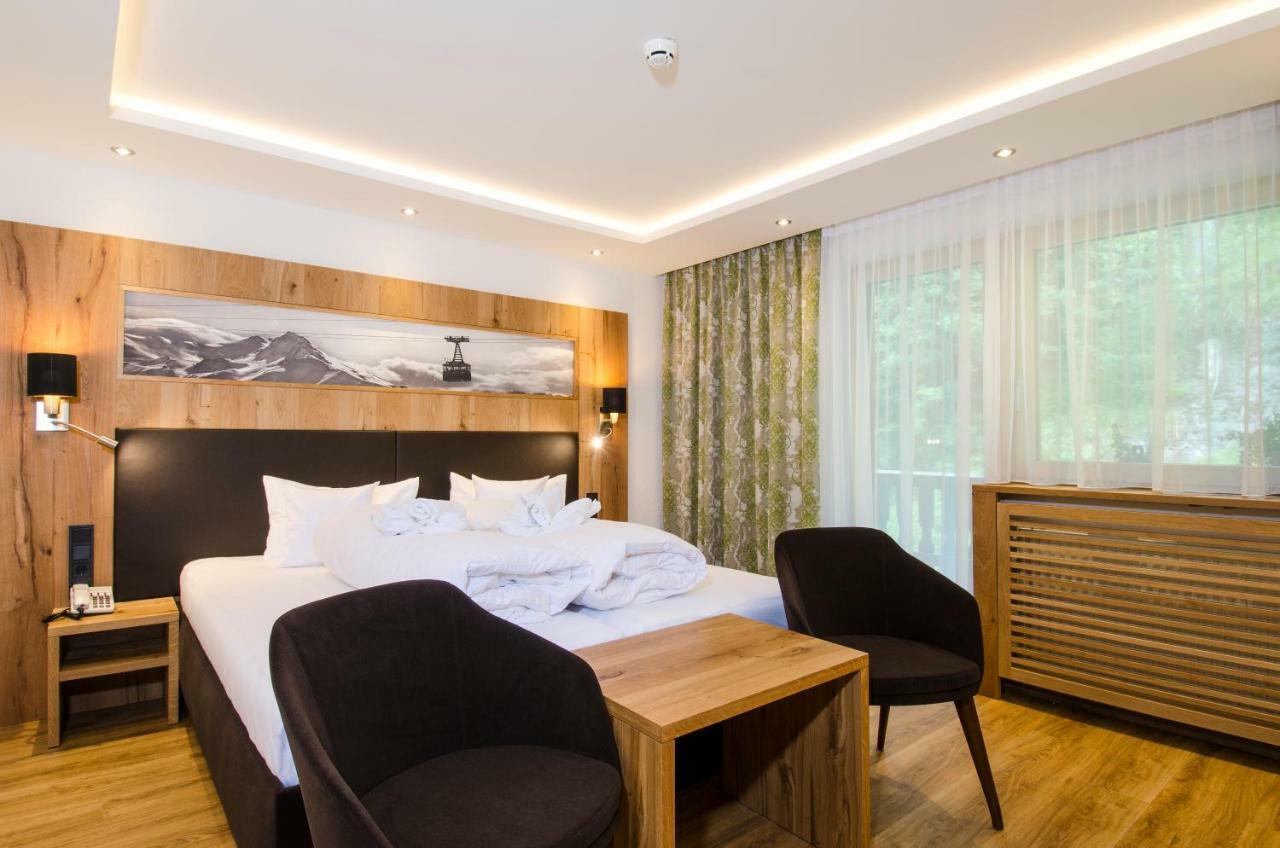 Hotel Garni Siegele - Inklusive Silvretta-Card Premium Ischgl Bagian luar foto