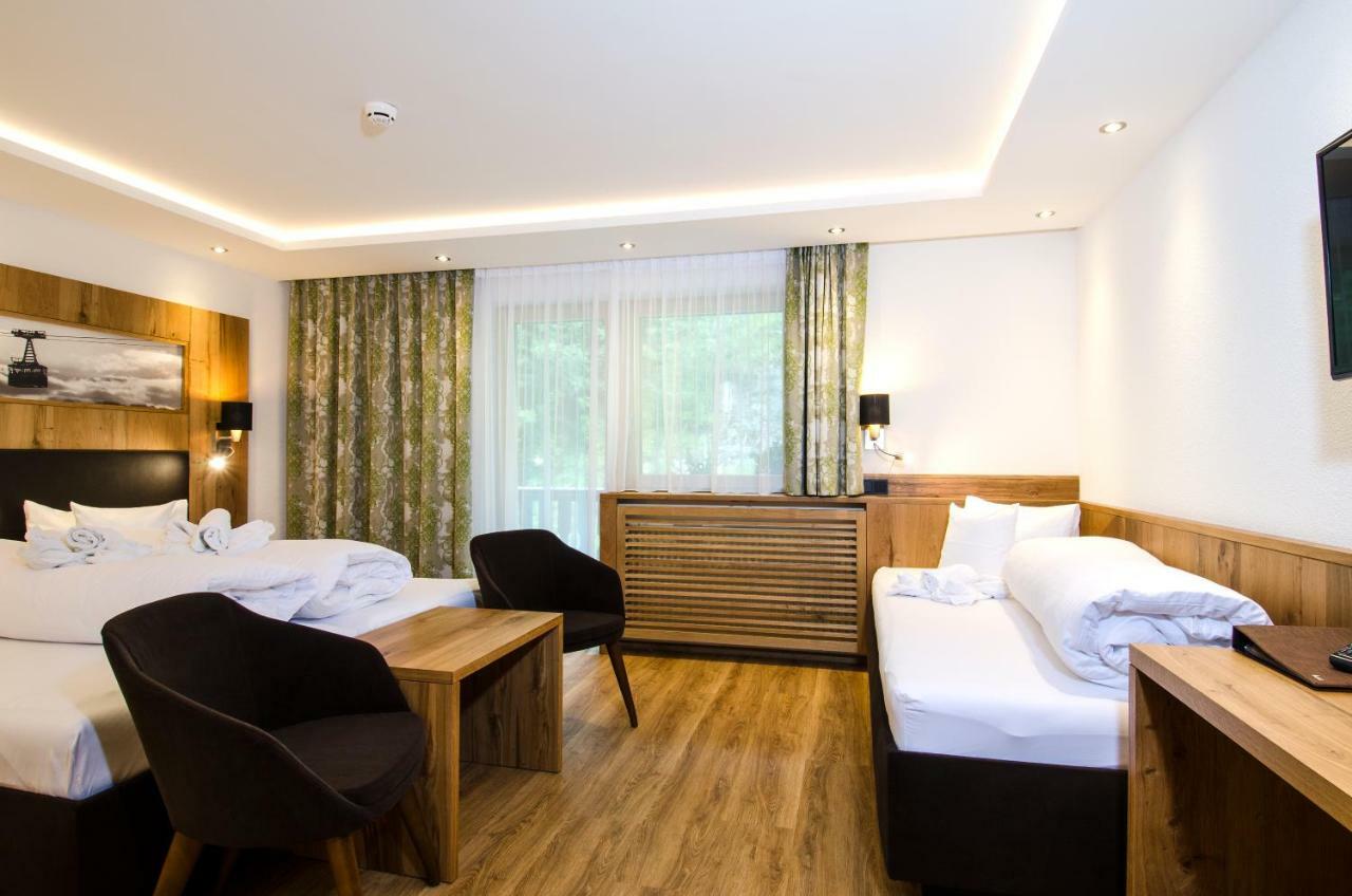 Hotel Garni Siegele - Inklusive Silvretta-Card Premium Ischgl Bagian luar foto